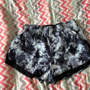 Athletic shorts with pockets